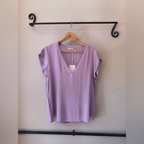 🇨🇦 Naïf 🇨🇦 Lilac Vneck Blouse / Size XS - Picture 2 of 5